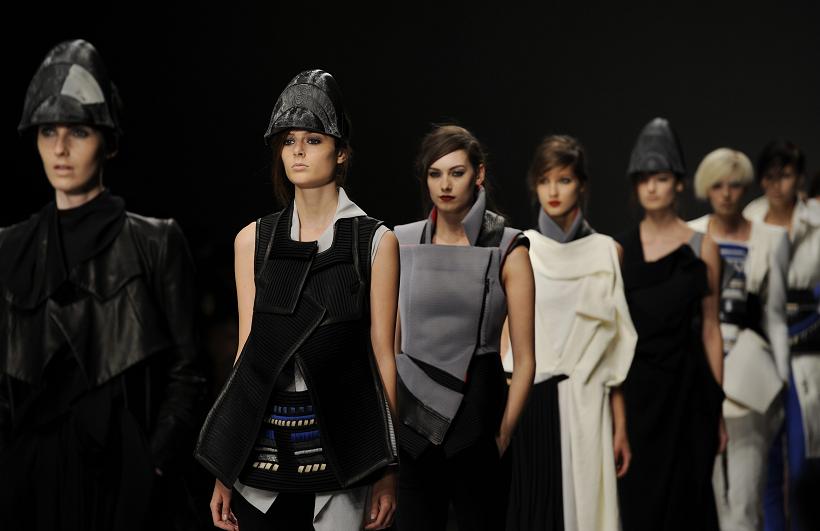 Haizhen Wang wins Fashion Fringe 2012 - PaulaTrendSets